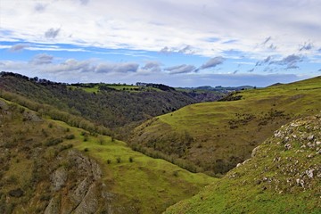 Fototapeta na wymiar View from Cloud Thorpe Peak, Dovedale, Derbyshire