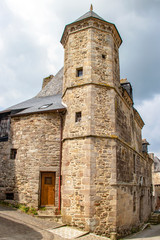 Jugon-les-lacs. Construction ancienne en centre-ville.  Côtes-d'Armor. Bretagne