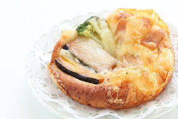 Mixed vegetable and cheese pizza bread for homemade food image