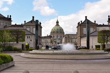 Obraz premium Copenhagem palace in spring with fountain 