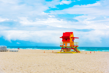 Fototapeta premium Red and orange lifeguard tower in Miami Beach