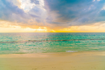 Fototapeta na wymiar Beautiful sunset with sky over calm sea in tropical Maldives island .
