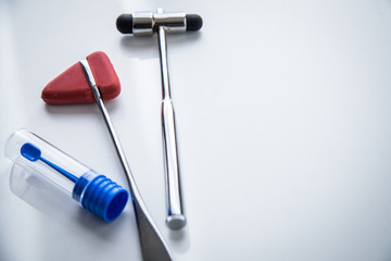 Neurologie Multiple Sklerose Untersuchung oder Forschung mit Stuhlprobe Probenröhrchen und...