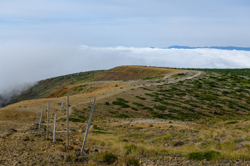 秋の馬の背と登山道