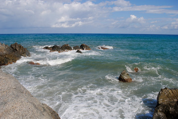 Fototapeta na wymiar seashore with stones and pebbles