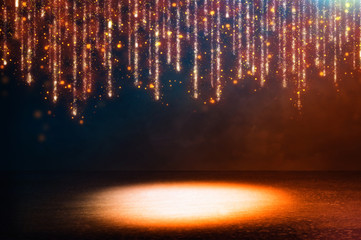 Obraz premium abstrakcyjna ciemna scena podłogowa koncentratu z mgłą lub mgłą, reflektorem, brokatem światła bokeh do wyświetlania