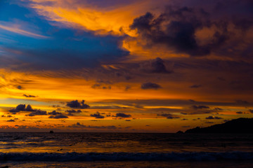 Fototapeta na wymiar Beautiful color of nature orange and blue sky touch the edge of the sea.