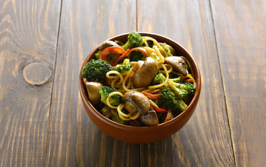 Egg noodles with vegetables in bowl