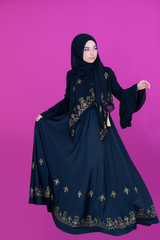 Naklejka premium muslum woman with hijab in modern dress