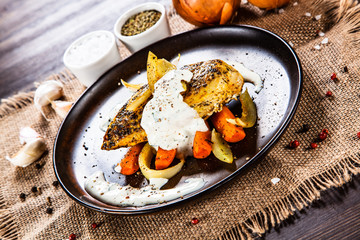 Grilled chicken fillet and vegetables