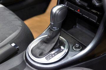 Naklejka premium Close up the symbol of each auto gear for car shifting into P