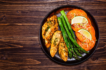 Grilled chicken strips and vegetables