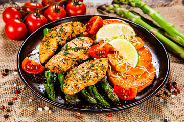 Grilled chicken strips and vegetables