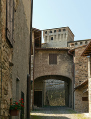 Fototapeta na wymiar The old town of Torrechiara castle