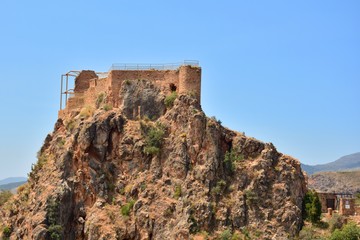Fototapeta na wymiar Vista del castillo de Lanjaron en la Alpujarra de Granada, España