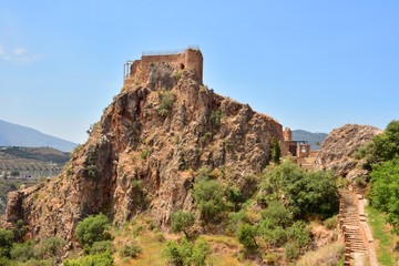 Fototapeta na wymiar Vista del castillo de Lanjaron en la Alpujarra de Granada, España