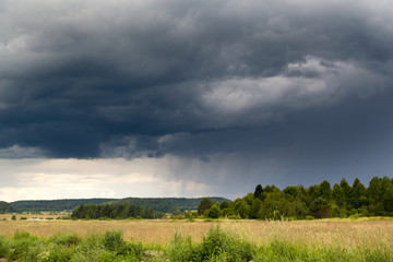 Fototapeta na wymiar Stormy sky over the field