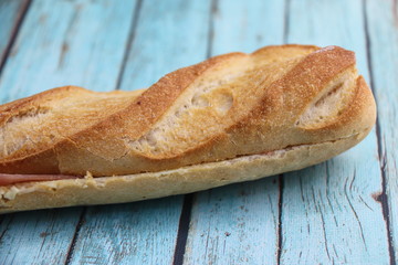 Sandwich baguette jambon beurre