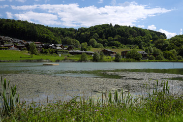 Fototapeta na wymiar Ferienpark Waldsee Rieden in der Eifel - Stockfoto