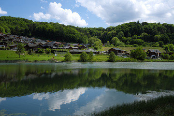 Fototapeta na wymiar Ferienpark Waldsee Rieden in der Eifel - Stockfoto