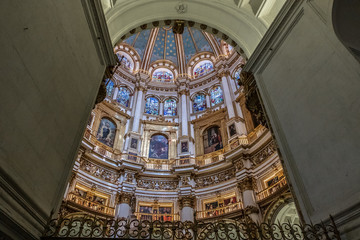 Fototapeta na wymiar interior of the cathedral in granada