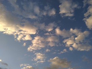 Fototapeta na wymiar Cielo con nubes 2