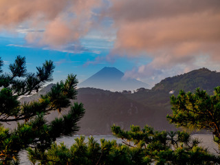 【伊豆半島ジオパーク】静岡県西伊豆黄金崎から見る富士山【夏】