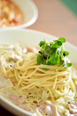 Spaghetti carbonara, mushroom and bacaon