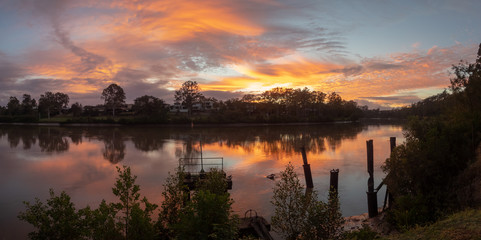Obraz premium River Sunrise Reflection Panorama