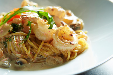 Shrimp and mushroom cream sauce spaghetti