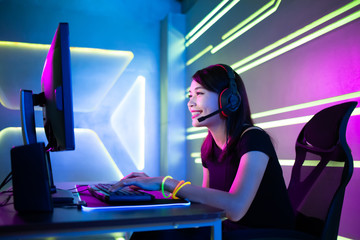 cyber sport gamer playing game © ryanking999