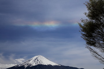 Fototapeta na wymiar Lake Kawaguchi and rainbow Mount Fuji