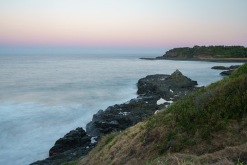 Fototapeta na wymiar Sonnenaufgang an der Felsküste von Kiama in New South Wales Australien