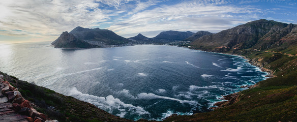 Naklejka premium bay surrounded by mountains