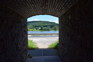 Tunnel zum Rhein