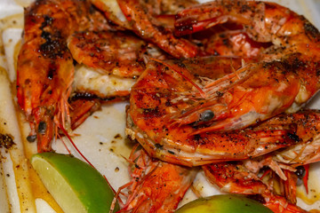 large shrimp red royal roasted grilled seasoned tasty slice of lime