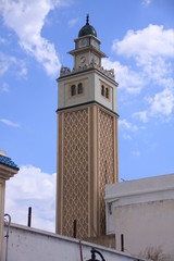 Fototapeta na wymiar le minaret de la mosquée de Nabeul