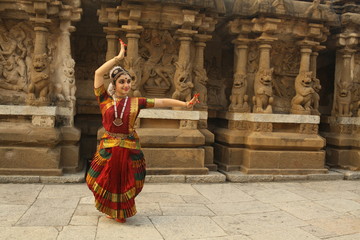 bharathanatyam is one of the eight classical dance forms of India.It belongs to the state of tamil nadu