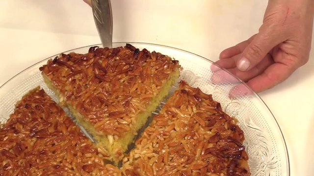 TARTE DE AMÊNDOA CARAMELIZADA