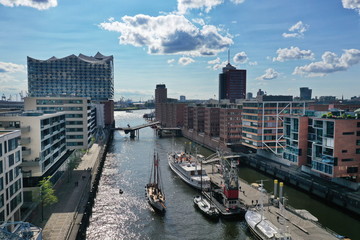 Hamburg Sandtorhafen. Traditionsschiffhafen in der Hafencity © NEWS&ART