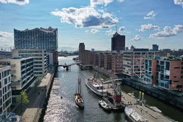 Hamburg Sandtorhafen. Traditionsschiffhafen in der Hafencity © NEWS&ART