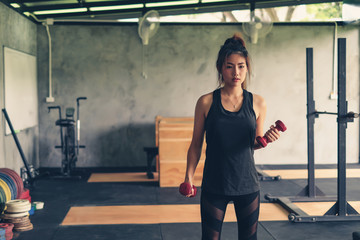Fototapeta na wymiar Young asian women exercise workout in the gym.