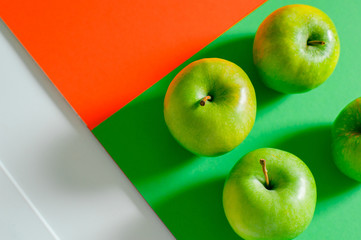 Seamless pattern with green apples. Fruits abstract background. Apple on the green background. - Image 