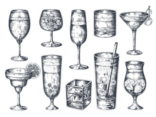 Fototapety  Ręcznie rysowane koktajle. Szklanki z napojami alkoholowymi z tonikiem i lemoniadą, rumem martini z ginem i napojami tropikalnymi. Wektor vintage na białym tle szkic picia koktajl retro