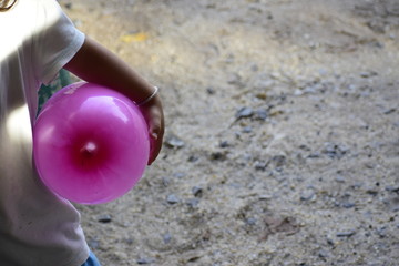 Fototapeta na wymiar 3 year old Thai girl holding a balloon