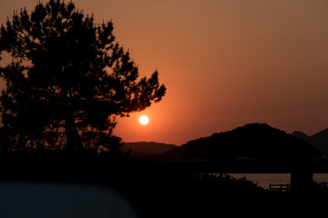 糸島半島に沈む夕陽
