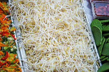 Montón de brotes se soya en mercado de la Ciudad de Mexico. © Marotoson