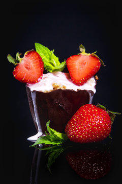 Born in a chocolate Cup with flowing yogurt and decorated with strawberries and mint