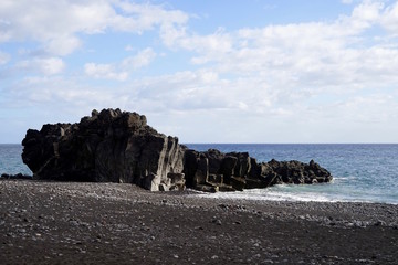 Felsen an der Atlantikküste von Madeira