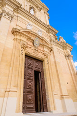 Obraz premium Wooden door entrance to the Citadella Citadel Cathedral, Victoria, Gozo, Malta.